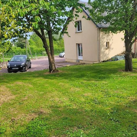 L Etablissement Gold Beach Propose 1 Hebergement , Maison 80M2 Avec Terrain 500M2, Parking Prive A 4 Min Du Port Artificiel D Arromanches, Services Accueil Personnalise, Lits Faits, Serviettes, Menage, Netflix, Wifi Ryes Exterior foto
