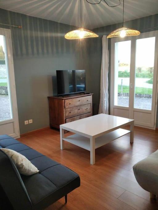 L Etablissement Gold Beach Propose 1 Hebergement , Maison 80M2 Avec Terrain 500M2, Parking Prive A 4 Min Du Port Artificiel D Arromanches, Services Accueil Personnalise, Lits Faits, Serviettes, Menage, Netflix, Wifi Ryes Exterior foto