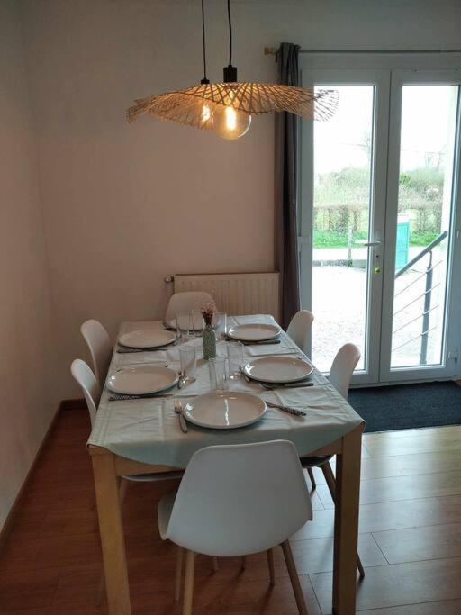 L Etablissement Gold Beach Propose 1 Hebergement , Maison 80M2 Avec Terrain 500M2, Parking Prive A 4 Min Du Port Artificiel D Arromanches, Services Accueil Personnalise, Lits Faits, Serviettes, Menage, Netflix, Wifi Ryes Exterior foto