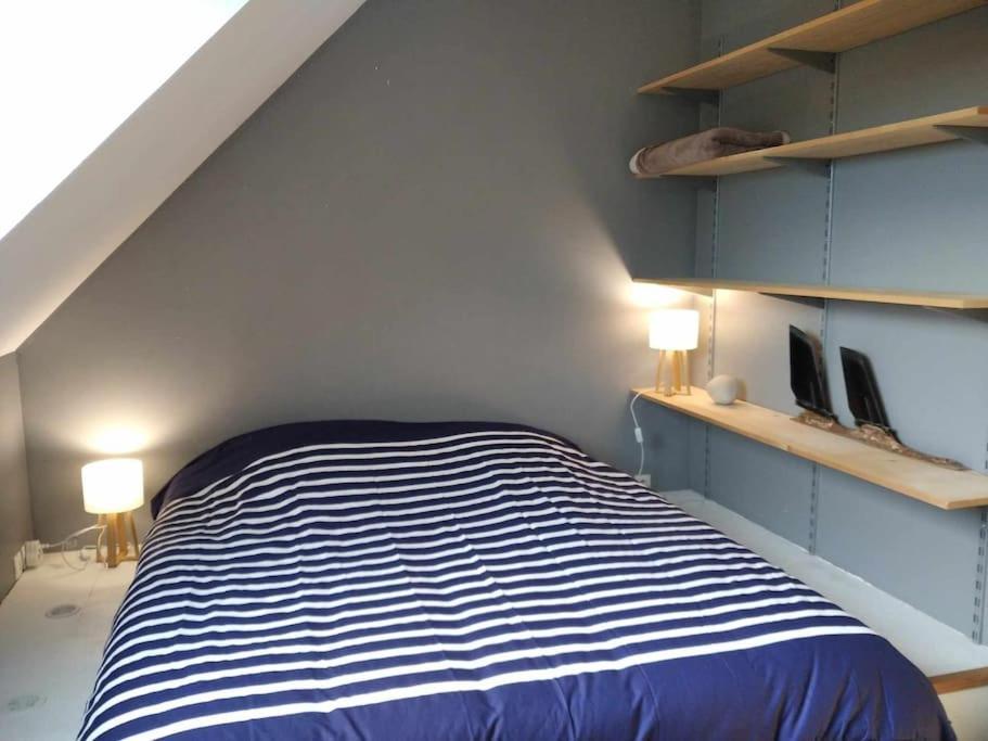 L Etablissement Gold Beach Propose 1 Hebergement , Maison 80M2 Avec Terrain 500M2, Parking Prive A 4 Min Du Port Artificiel D Arromanches, Services Accueil Personnalise, Lits Faits, Serviettes, Menage, Netflix, Wifi Ryes Exterior foto