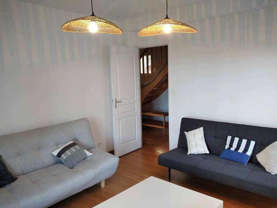 L Etablissement Gold Beach Propose 1 Hebergement , Maison 80M2 Avec Terrain 500M2, Parking Prive A 4 Min Du Port Artificiel D Arromanches, Services Accueil Personnalise, Lits Faits, Serviettes, Menage, Netflix, Wifi Ryes Exterior foto