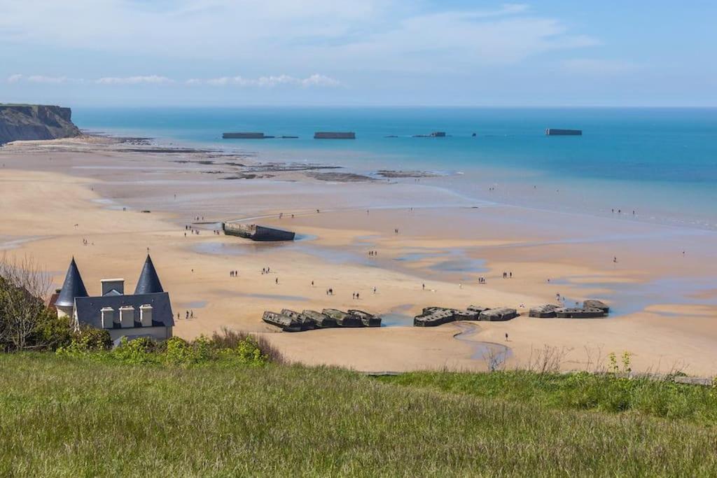 L Etablissement Gold Beach Propose 1 Hebergement , Maison 80M2 Avec Terrain 500M2, Parking Prive A 4 Min Du Port Artificiel D Arromanches, Services Accueil Personnalise, Lits Faits, Serviettes, Menage, Netflix, Wifi Ryes Exterior foto