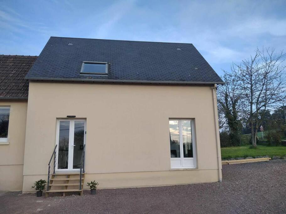 L Etablissement Gold Beach Propose 1 Hebergement , Maison 80M2 Avec Terrain 500M2, Parking Prive A 4 Min Du Port Artificiel D Arromanches, Services Accueil Personnalise, Lits Faits, Serviettes, Menage, Netflix, Wifi Ryes Exterior foto