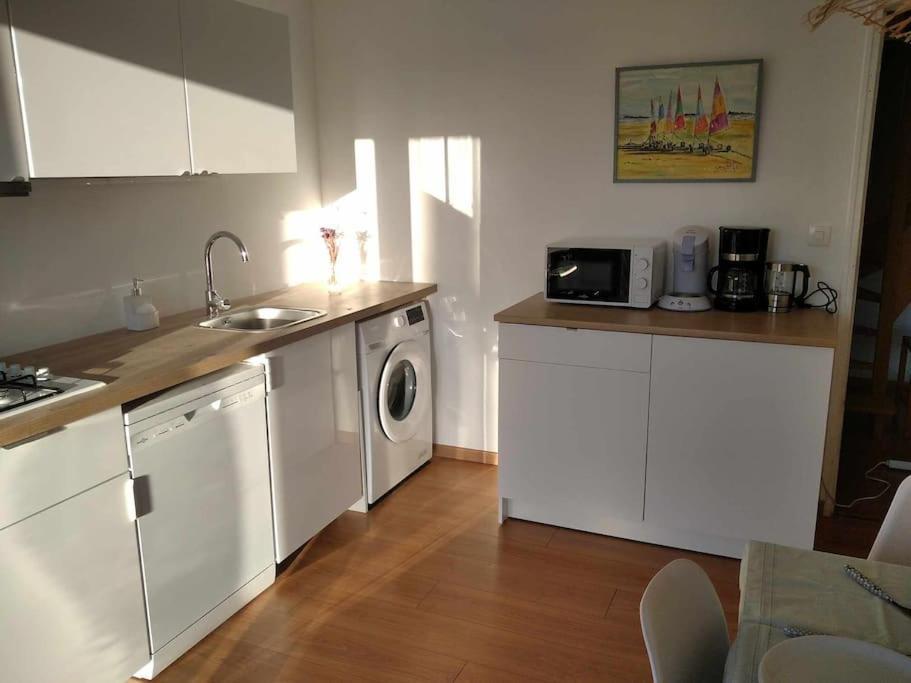 L Etablissement Gold Beach Propose 1 Hebergement , Maison 80M2 Avec Terrain 500M2, Parking Prive A 4 Min Du Port Artificiel D Arromanches, Services Accueil Personnalise, Lits Faits, Serviettes, Menage, Netflix, Wifi Ryes Exterior foto