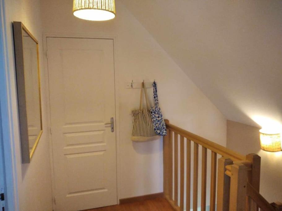 L Etablissement Gold Beach Propose 1 Hebergement , Maison 80M2 Avec Terrain 500M2, Parking Prive A 4 Min Du Port Artificiel D Arromanches, Services Accueil Personnalise, Lits Faits, Serviettes, Menage, Netflix, Wifi Ryes Exterior foto
