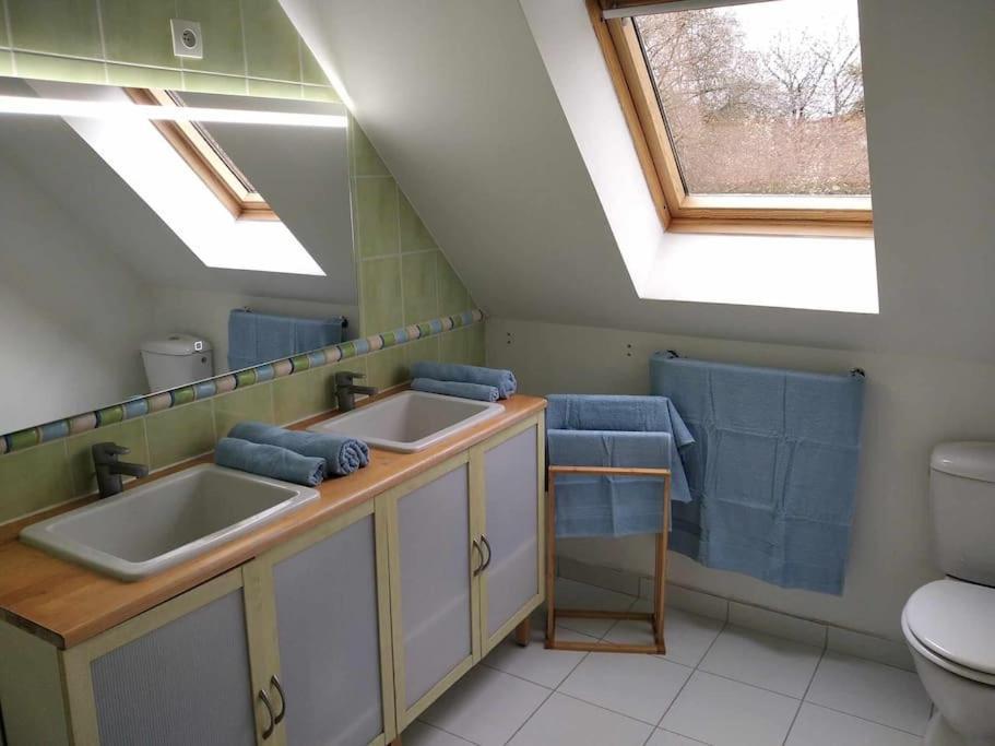 L Etablissement Gold Beach Propose 1 Hebergement , Maison 80M2 Avec Terrain 500M2, Parking Prive A 4 Min Du Port Artificiel D Arromanches, Services Accueil Personnalise, Lits Faits, Serviettes, Menage, Netflix, Wifi Ryes Exterior foto