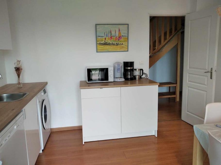 L Etablissement Gold Beach Propose 1 Hebergement , Maison 80M2 Avec Terrain 500M2, Parking Prive A 4 Min Du Port Artificiel D Arromanches, Services Accueil Personnalise, Lits Faits, Serviettes, Menage, Netflix, Wifi Ryes Exterior foto