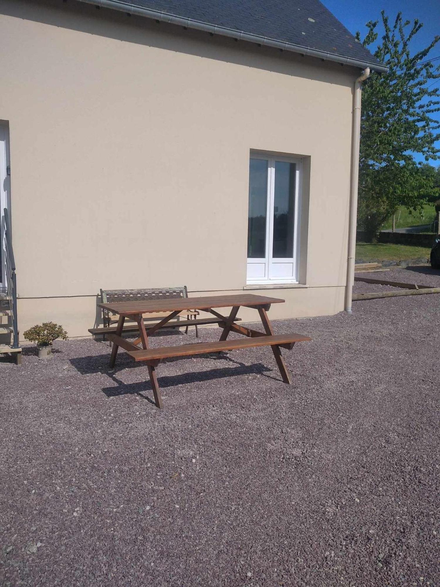 L Etablissement Gold Beach Propose 1 Hebergement , Maison 80M2 Avec Terrain 500M2, Parking Prive A 4 Min Du Port Artificiel D Arromanches, Services Accueil Personnalise, Lits Faits, Serviettes, Menage, Netflix, Wifi Ryes Exterior foto